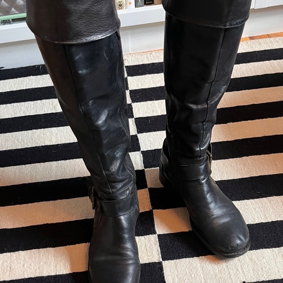 Tall black boots - Picture 10 of 10